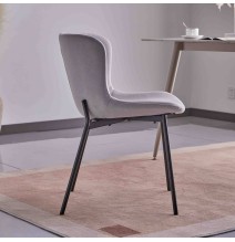 Juego de 4 Sillas con Estructura de Madera Tapizadas en Color Gris Claro y Patas Acabado Negro - Medidas 50x54x81 cm